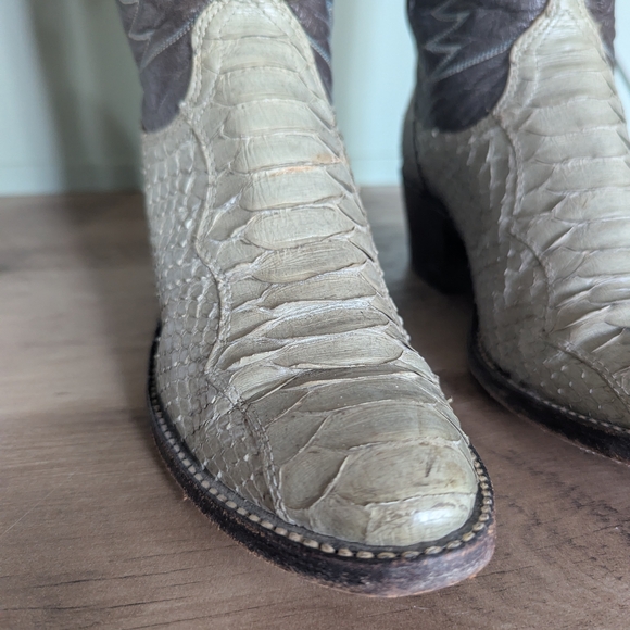 Dan Post models like the Manning Python Boot - Picture 3 of 16